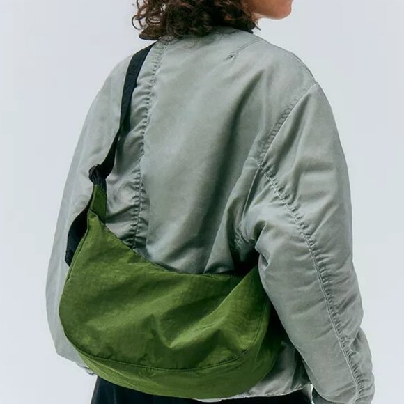 BAGGU Handbags - NWT Baggu Crescent Bag Medium - Bay Laurel
